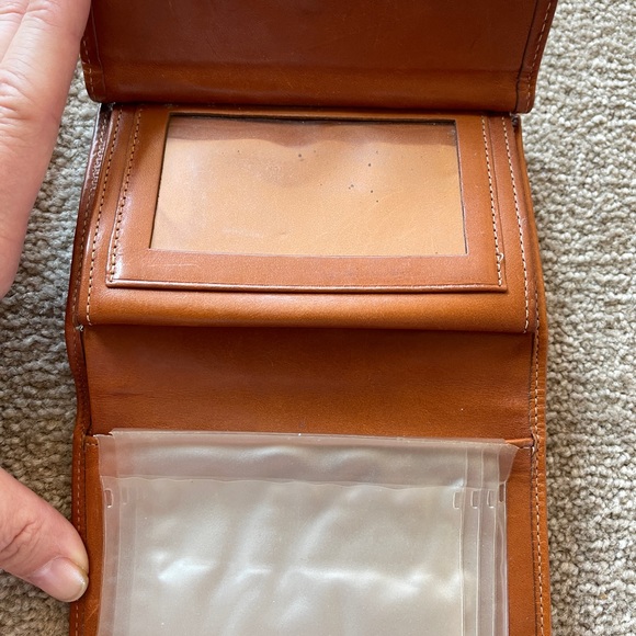 Authentic Genuine Dooney & Bourke Women’s Leather Wallet - Picture 2 of 12